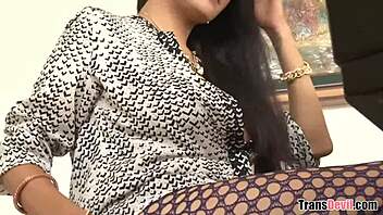 Transbabe Jamie Page shows off solo skills in style