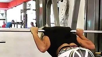 Famous Argentinian bodybuilder shows off his curvy butt in stunning sunset video