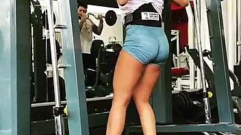 Famous Argentinian bodybuilder shows off his curvy butt in stunning sunset video
