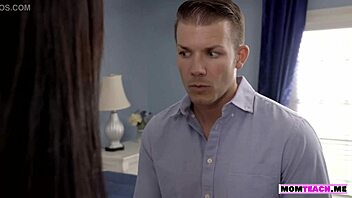 ميلف بستي زوجة أبي تشعر بالروعة مع نيك صدر كبير لابن الزوج