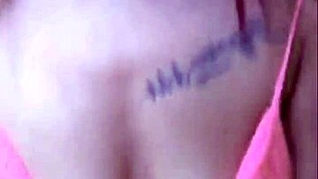 joven milf explores her oily body solo