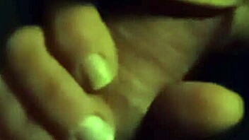 In the dark, mature babe gives pov blowjob secretly to avoid her husband noticing 😏