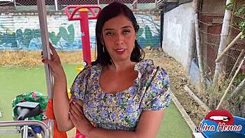 Hey, Lina Henao the juice seller deepthroats a stranger POV 😍