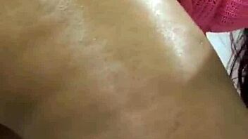 joven milf explores her oily body solo