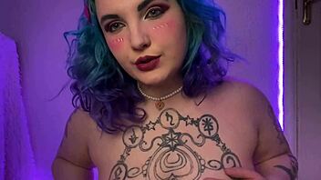 cosplayer with blue hair feels so horny what now