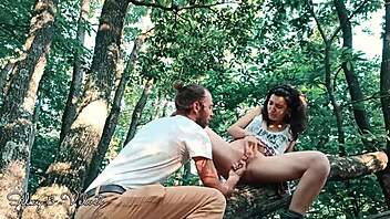 silky magpie loves outdoor squirting and sucking during golden hour. want to join?