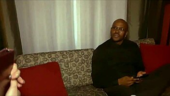 Жажду глубокого анального катания Веды на огромном черном члене