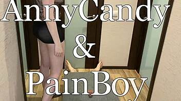 Leggy German milf Annycandy gets off on desk