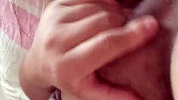 Múltiples orgasmos increíbles en sesión masturbación solo