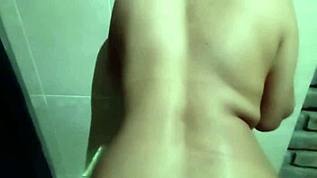 Amateur couple enjoys public sex in a pool