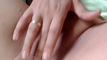 i'm masturbating my pussy and it feels so good but i can't stop