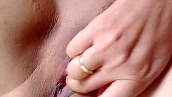 i'm masturbating my pussy and it feels so good but i can't stop