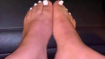 i tease my big ass and toes in public