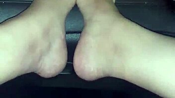 i tease my big ass and toes in public