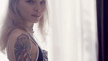 A hot babe with a perfect body gets naughty in the kitchen