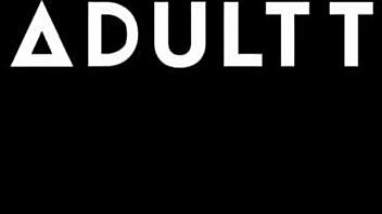 Εκτός οικογένειας - Έπιασα τη γυναίκα μου Aiden Ashley να γαμάει στον κώλο τη σεξουαλική μητέρα της Britney Amber