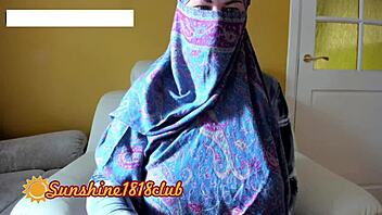 Istri Persia tetek gede pakai hijab liar di live seks Muslim 10-17!