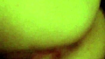 Teen hoe gets stretched in intense session