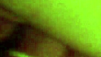 Teen hoe gets stretched in intense session