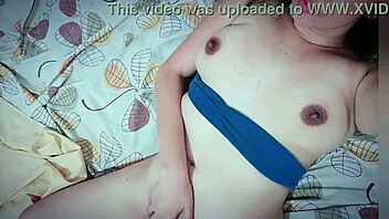 Canadian chica pleasures herself in bed