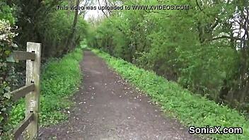 ผู้หญิงอังกฤษแก่ที่ไม่ซื่อ Gill Ellis โชว่นมใหญ่