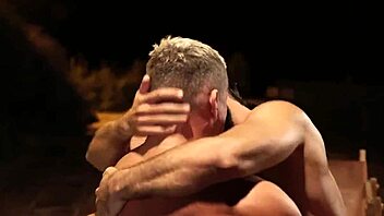 Heerlijke gay seks ontploft in passionele neukpartijen