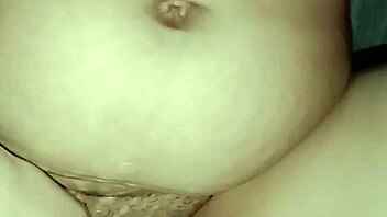 Sexy babe fingers herself nude in the toilet