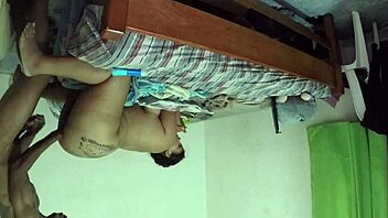 Príbeh o holiacej sa pičke deepthroat v prémiových videách