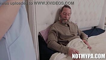 Cecelia Taylor plejer Jack Vegas i pov blowjob