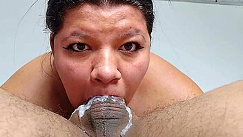 how does this 18yo take such extreme deepthroat?