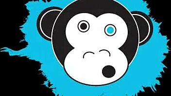 Kendall Karson onanerer fitte og rumpe på massasjebordet med slank kropp og pupper