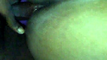 الملك يسيطر بزبه العملاق في كلبي POV مكثف