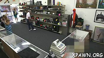 Babe reveals her twat and sucking skills in amateur scene