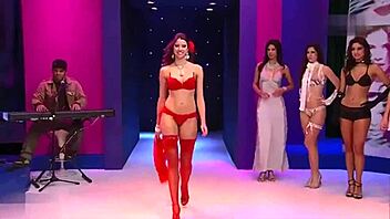 desfile de lingerie com emy nascimento