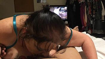 Mature Woman Sucking Young Dick With Spitting