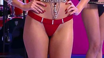 desfile de lingerie com emy nascimento