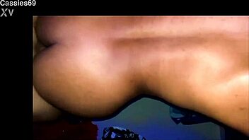 Moja najboljša frendica prosi za globoko prodiranje in spermo v usta!