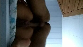 Arrombando o Cuzinho da Minha Noiva Enchi Ele de Porra