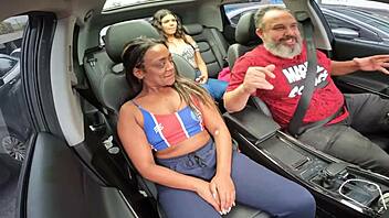 First-timer with a big ass Latina gives a nice blowjob in a car