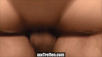 מזעזע! נערה גרמנית בת 18+ מקבלת זיון מסבא בחדר אמבטיה!