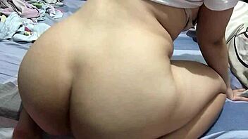 filipina girlfriend twerks her nice ass to seduce me in a hot solo act