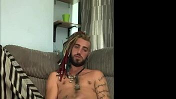 dude with dreads jerking his cock solo, so hot 🔥