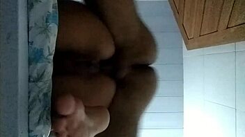 Arrombando o Cuzinho da Minha Noiva Enchi Ele de Porra