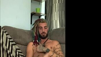 dude with dreads jerking his cock solo, so hot 🔥