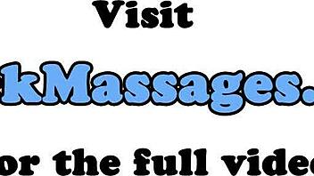 nieśmiała laska dostaje ostrego gardła od masażysty