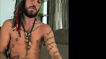 dude with dreads jerking his cock solo, so hot 🔥