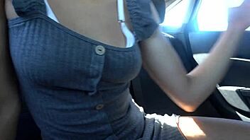 Γαμήσου στο στόμα μου στο πίσω κάθισμα του αυτοκινήτου