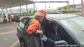 Blonde mommy gets double penetrated in the fields