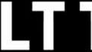 Nenasytná bujná babička tvrdě jezdí na tuhém ptáku