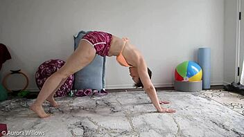 brunette yoga lesson 299. 🧘‍♀️